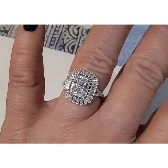 Gorgeous 3 Ct. Emerald & Baguette Sim Diamond Bridal/Engagement Ring Sz 8 - Picture 3 of 3